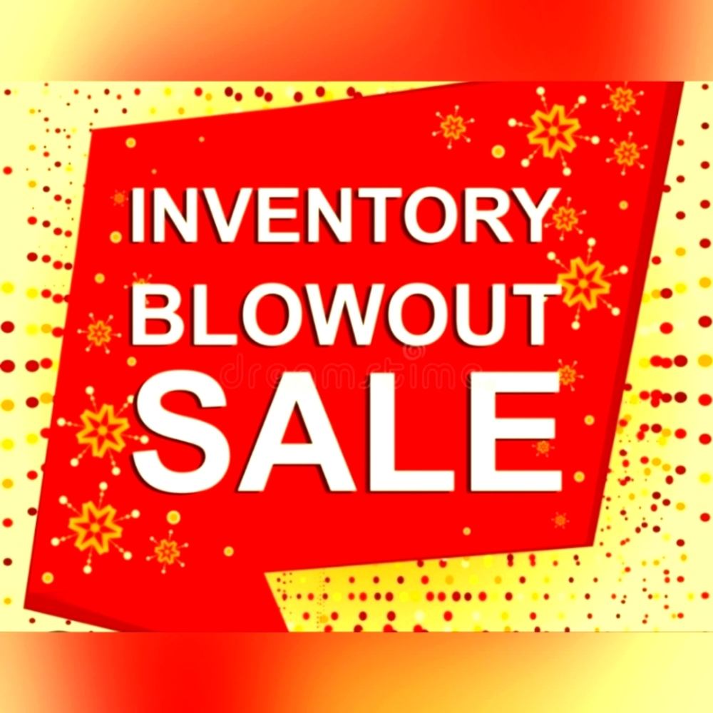 🔴 MAJOR CLEARANCE SALE!! NEARLY ENTIRE CLOSET INCLUDED!! 🔴